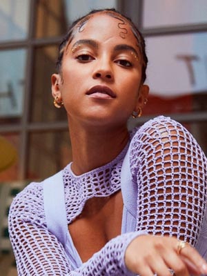 Лу Льобелл
Lou Llobell